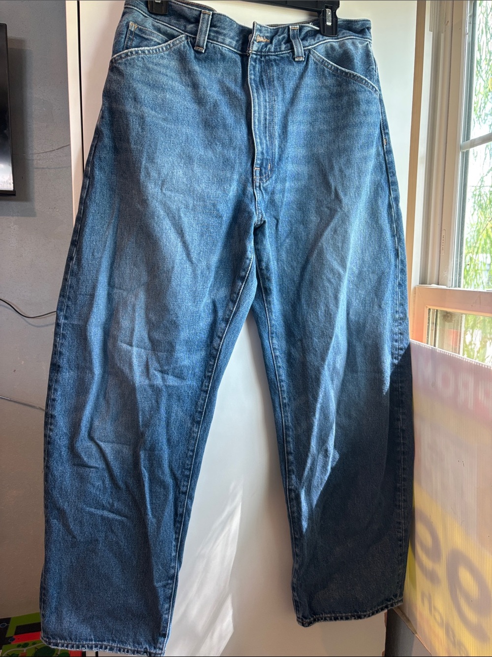 Madewell Men's Relaxed Denim Jeans in Medium Blue The Ballon Barrel Style